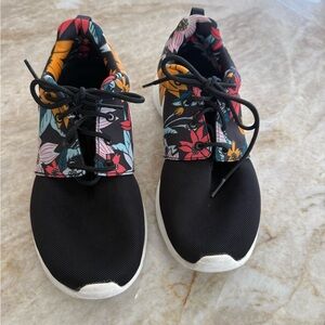 Nike Roshe Aloha Floral Black Sneakers Labron James 6.5 37.5